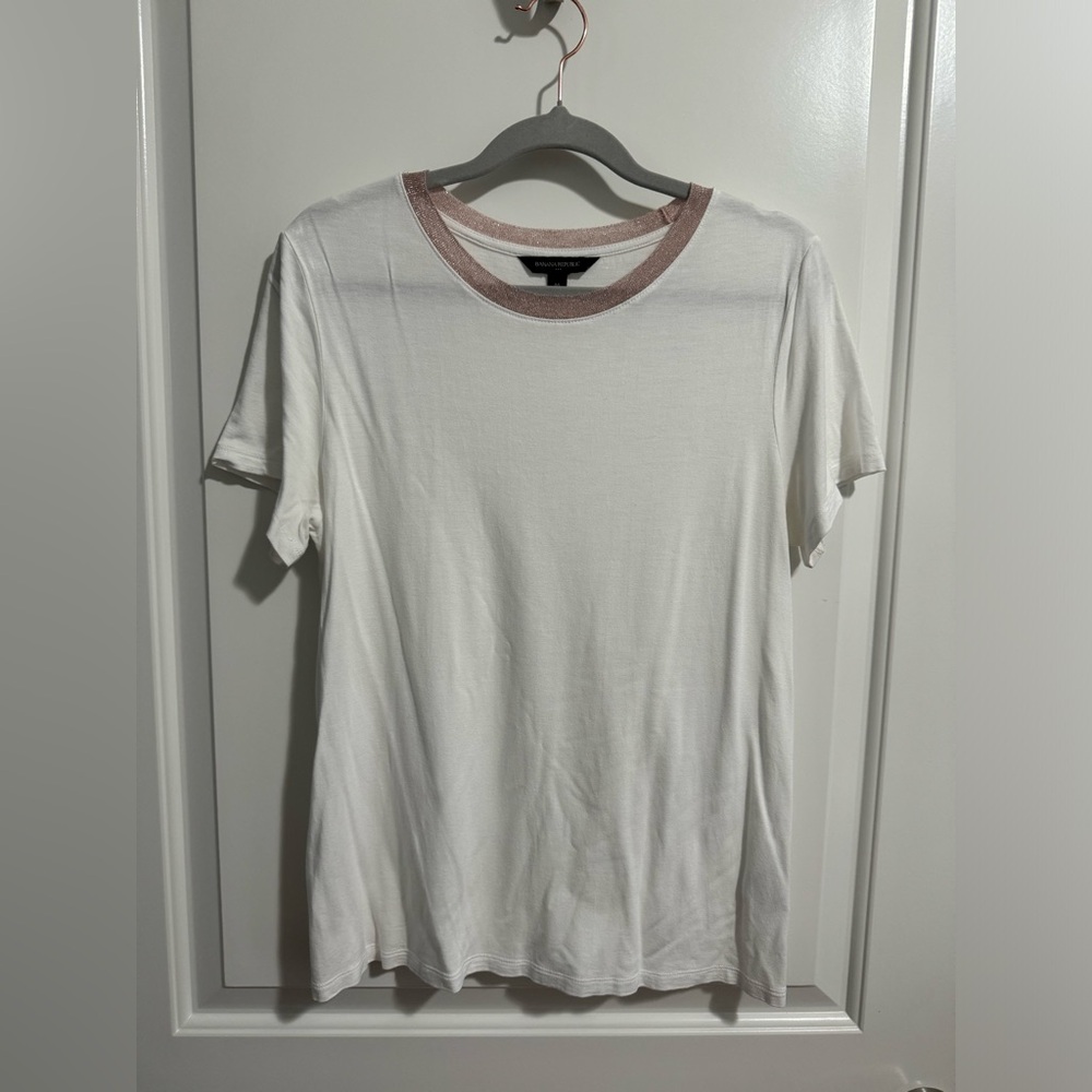 Banana Republic women’s Tee- rose gold collar